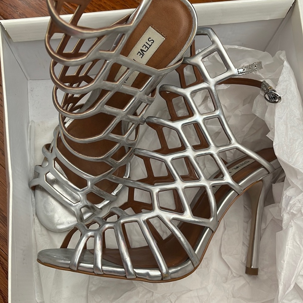 Steve Madden silver 7.5 in its box wore twice